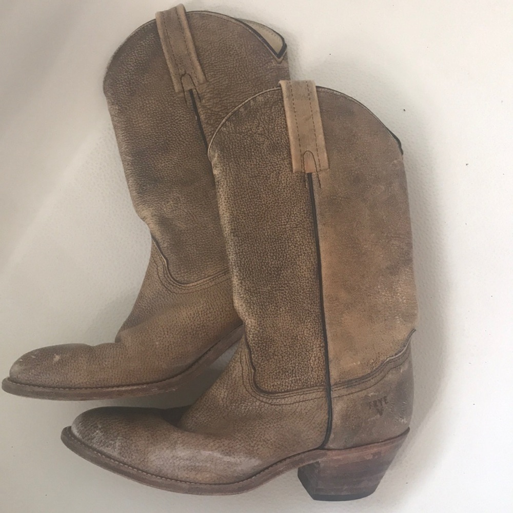 Frye women’s cowboy boots size 8.5 tan